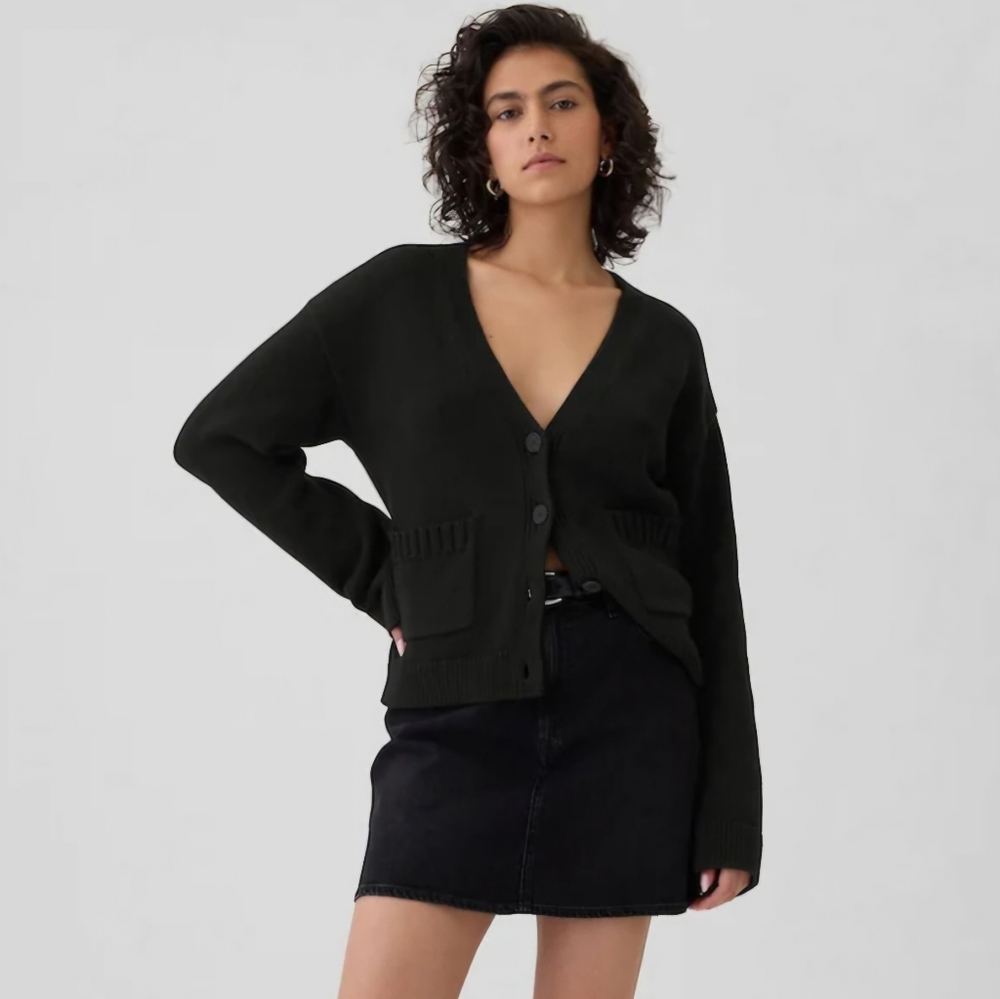 GAP Black V-Neck Pocket Cardigan Sweater